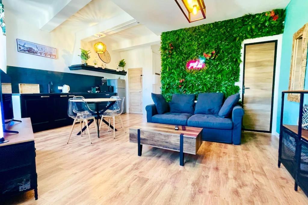 Jungle Room Le Muy Εξωτερικό φωτογραφία